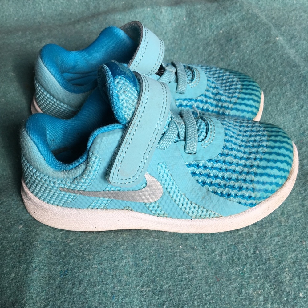 Nike tennis shoes with Velcro, turquoise